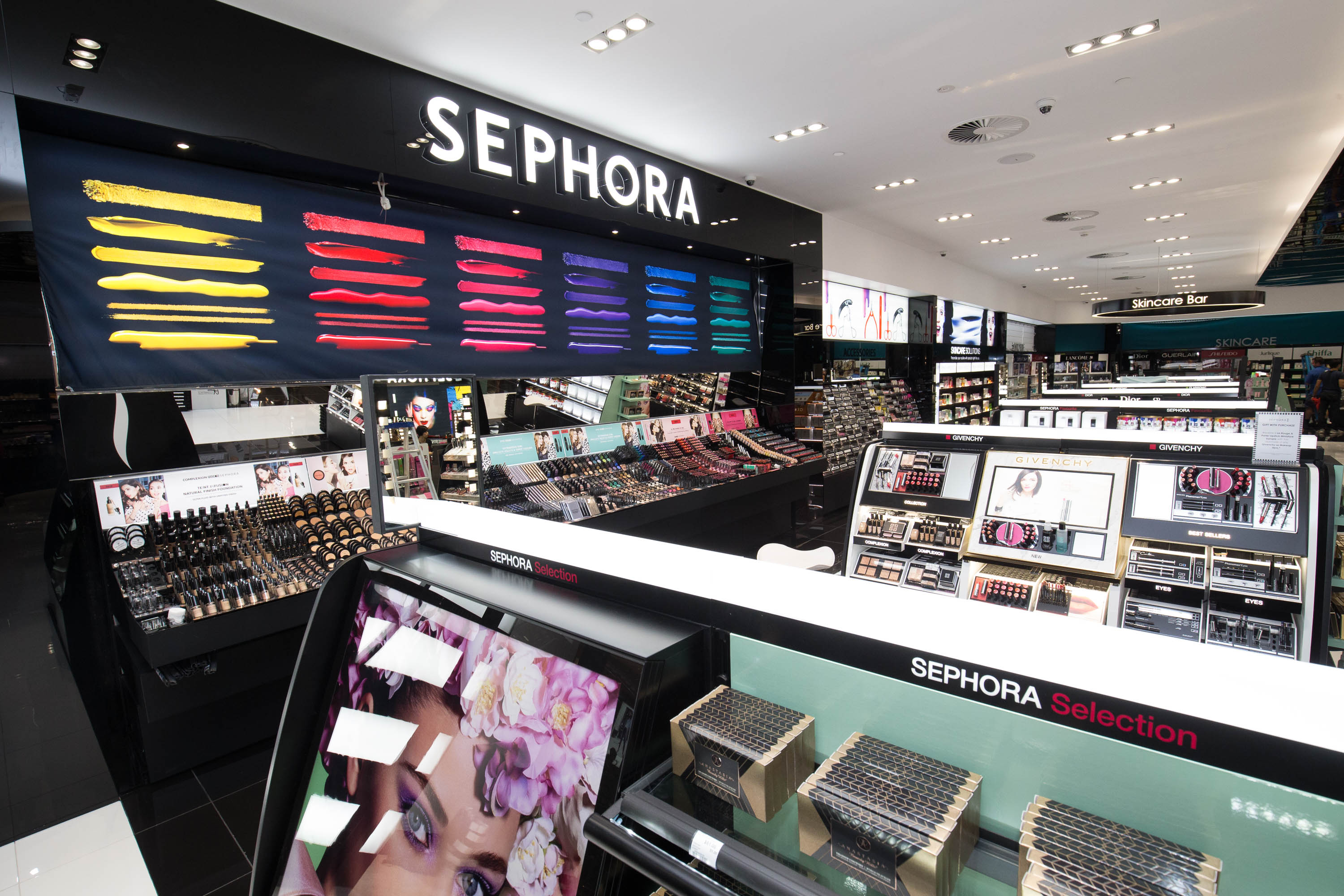 Sephora istanbul. Сефора Авиапарк. Магазин сефора ТЦ Европейский. Senhora. Sephora Москва.