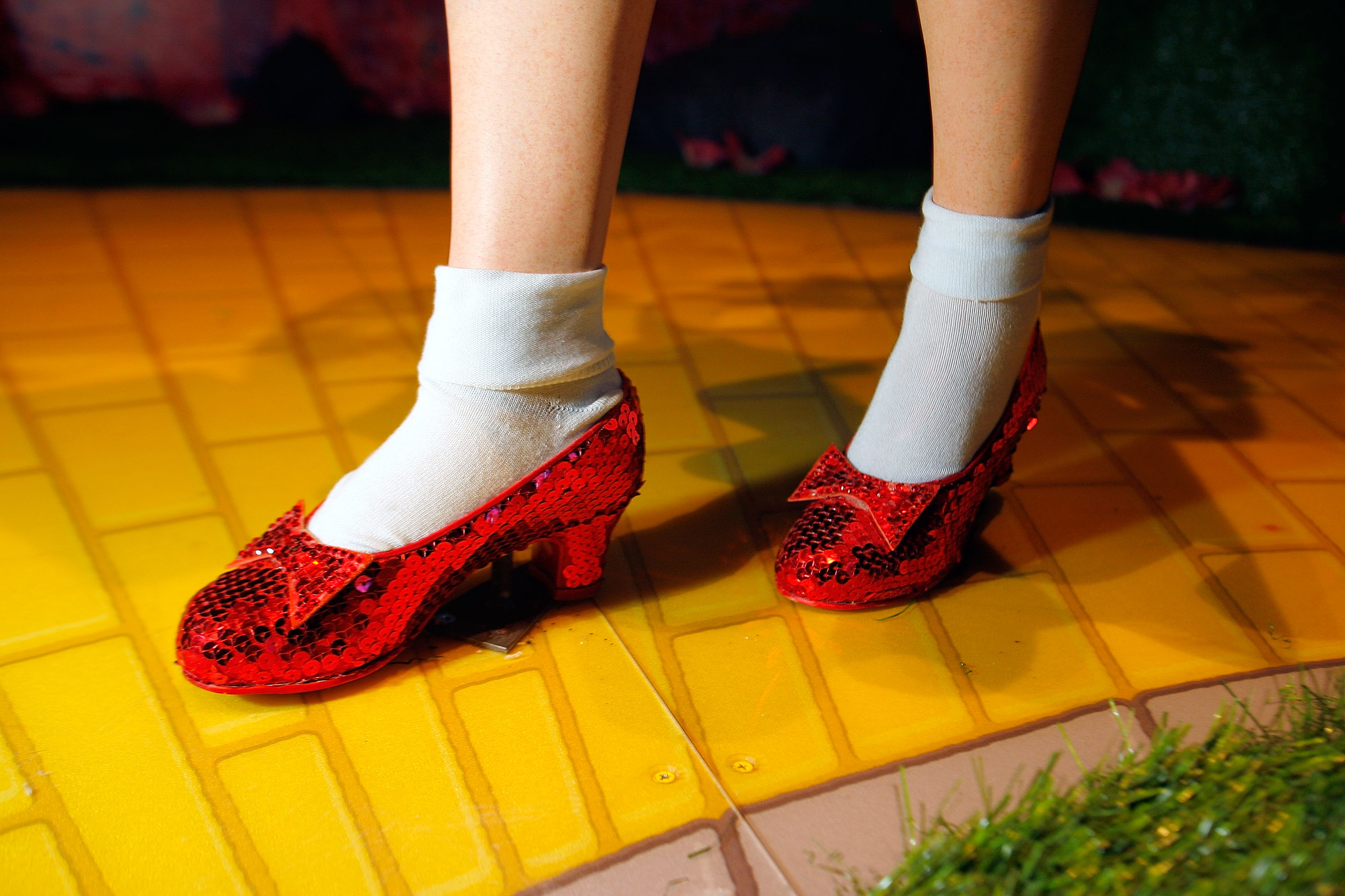 wizard of oz red slippers